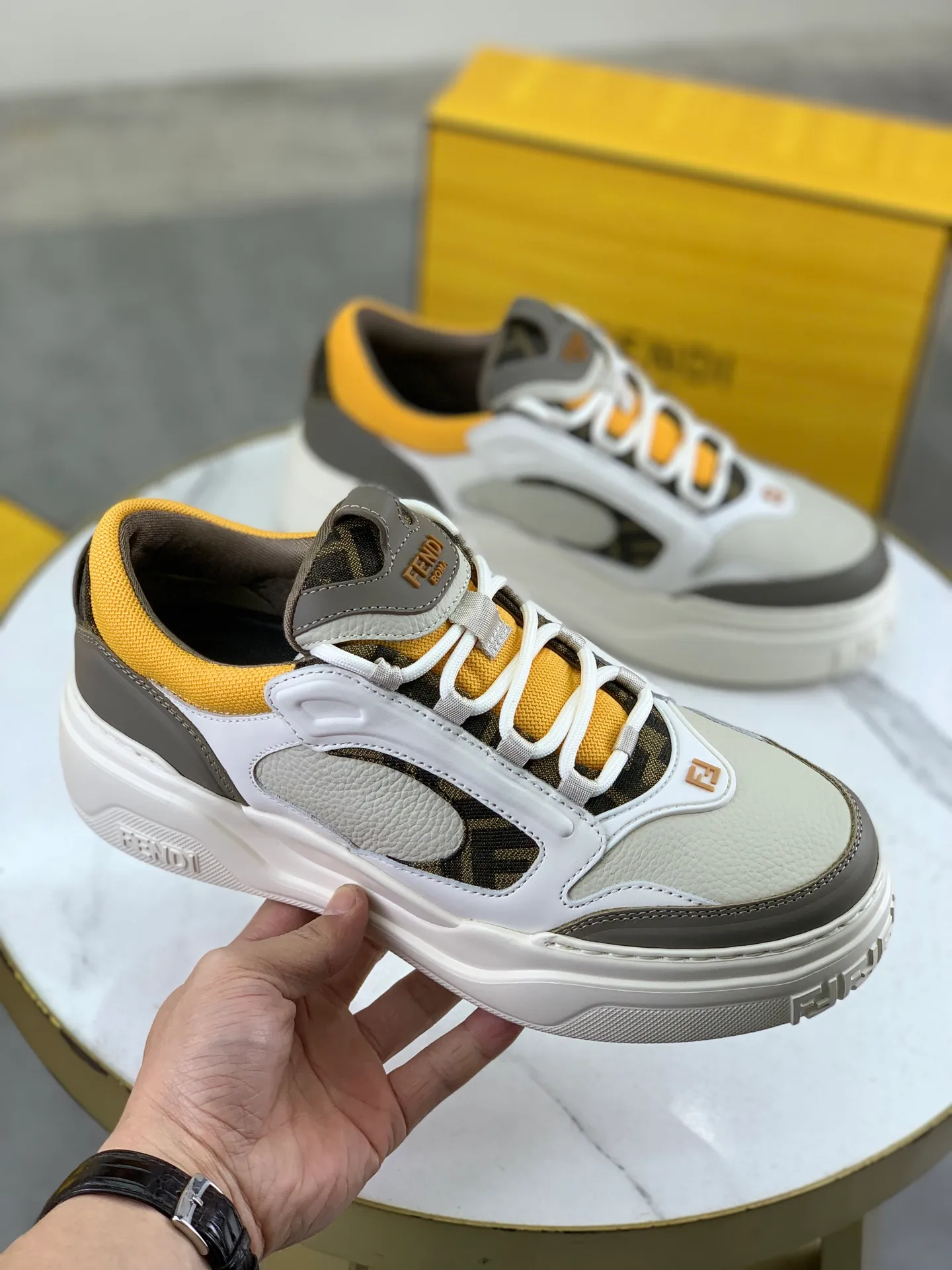 Men's men's shoes 💰P760 new style 💰💎💎💎 summer hot style [FENDI Fendi] top version 🆕New sneakers, wavy soles engraved with original words. Embossed Fendi Flow lettering on the heel. The upper is made of high-end calfskin and breathable materials. Original lining with tone-on-tone details decorated with innovative handcrafting techniques. Ultra-light and wear-resistant TPU and IP foam soles, overall lightweight and comfortable. Size:39-44 (38 45 can be customized)
